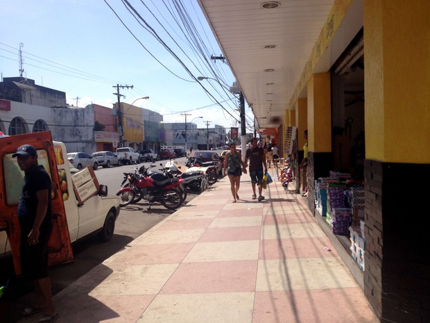 Centro comercial de Macapá registrou pouca movimentação neste domingo (20) (Foto: Jéssica Alves/G1)