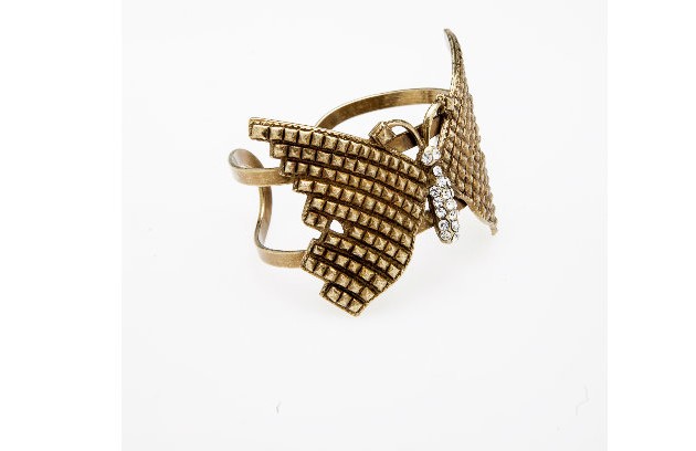 Bracelete com borboleta dourada Leeloo (R$ 168)       (Foto: Daniela Dacorso)