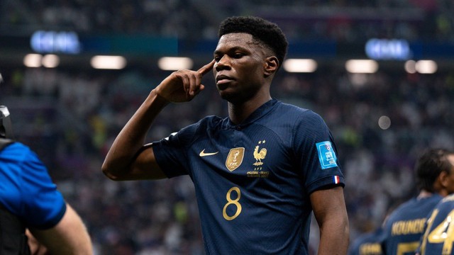 Tchouameni festeja o seu gol em Inglaterra x França