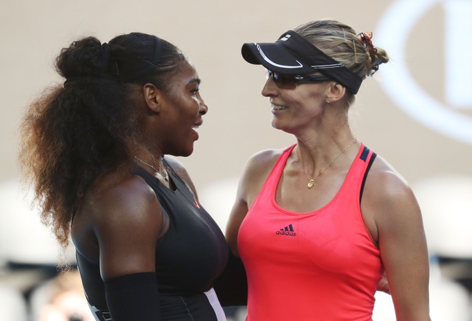 Serena Williams abraçou Mirjana Lucic-Baroni após semifinal e declarou sua admiração pela croata: "Inspiração" (Foto: Getty Images)