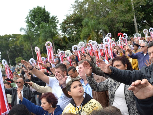 Benção dos barcos durante 189ª Festa do Divino Espírito Santo em Piracicaba (Foto: Claudia Assencio/G1)