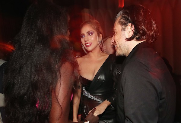 Lady Gaga ao lado do novo namorado, o empresário Christian Carino (Foto: Getty Images)