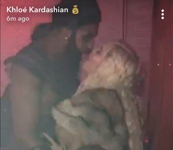 A socialite Khloé Kardashian com o namorado, Tristan Thompson (Foto: Snapchat)