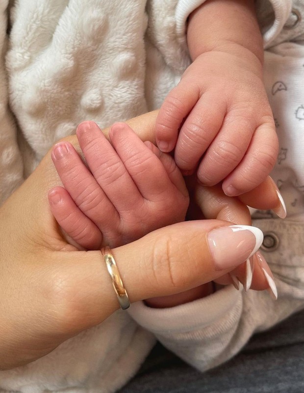 Jena Frumes e Jason Derulo anunciam nascimento do filho (Foto: Reprodução/Instagram)