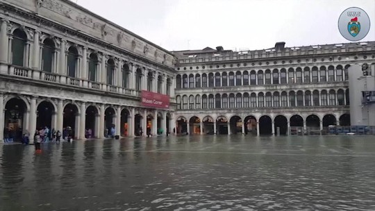 Maré alta histórica afeta Veneza