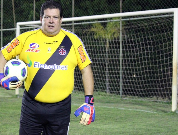 Lembra Dele? Com 145kg, ex-goleiro Serjão está mais leve nas peladas