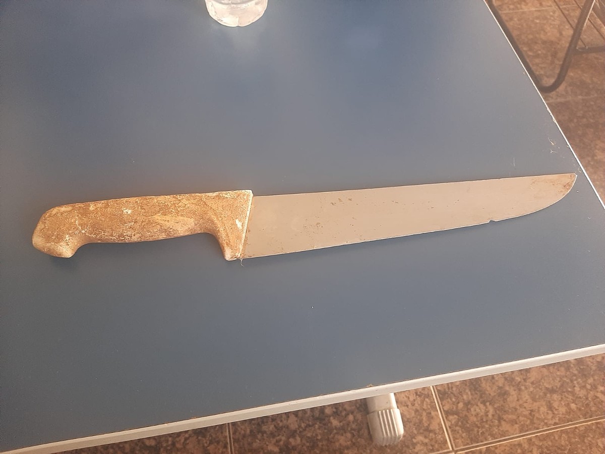 Após descobrir que ex pretendia matá-la, mulher chama a polícia e homem é preso com faca de 25 centímetros de lâmina em MG