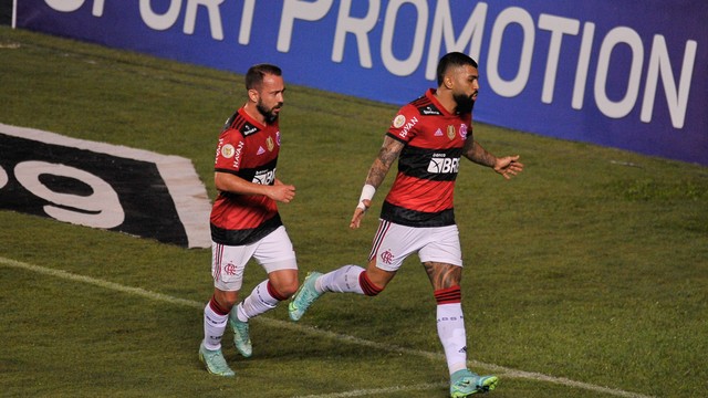 Gabigol fez os dois gols do 1º tempo