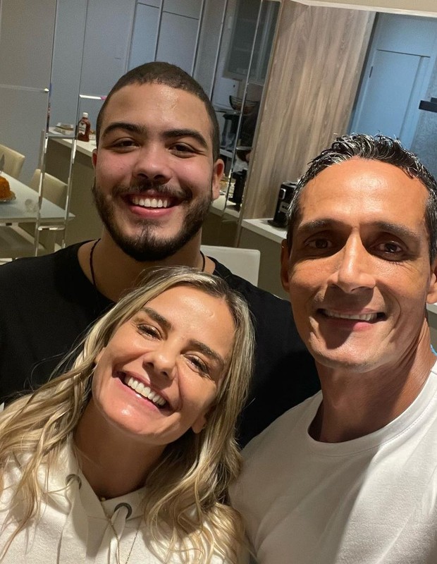 Milene Domingues com Ronald e Andre Luiz Moreira (Foto: Reprodução/Instagram)