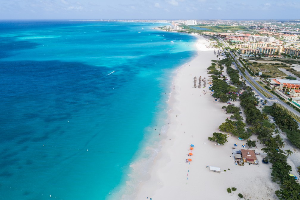 Vista aérea de Eagle Beach, em Aruba — Foto: Jeroen Lucas/Aruba/Divulgação