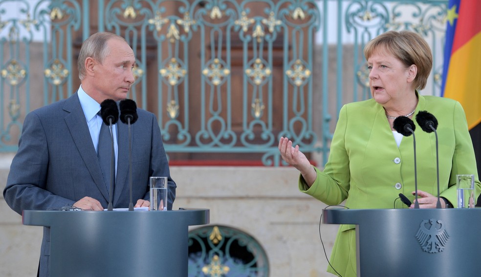 Putin e Merkel falam após encontro em 2018 — Foto: Sputnik/Alexei Druzhinin/Kremlin via REUTERS