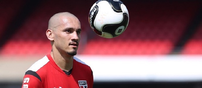 Maicon aponta desejo de ver seu contrato no São Paulo prolongado