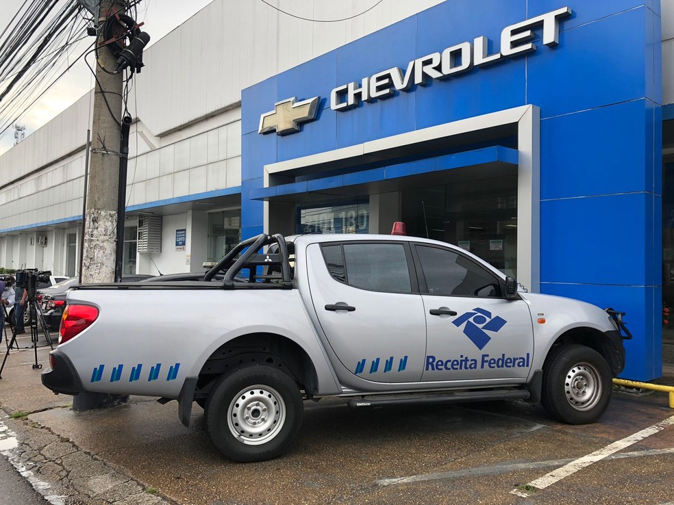 Concessionária alvo de mandado de busca e apreensão em operação da PF — Foto: Matheus Castro/G1