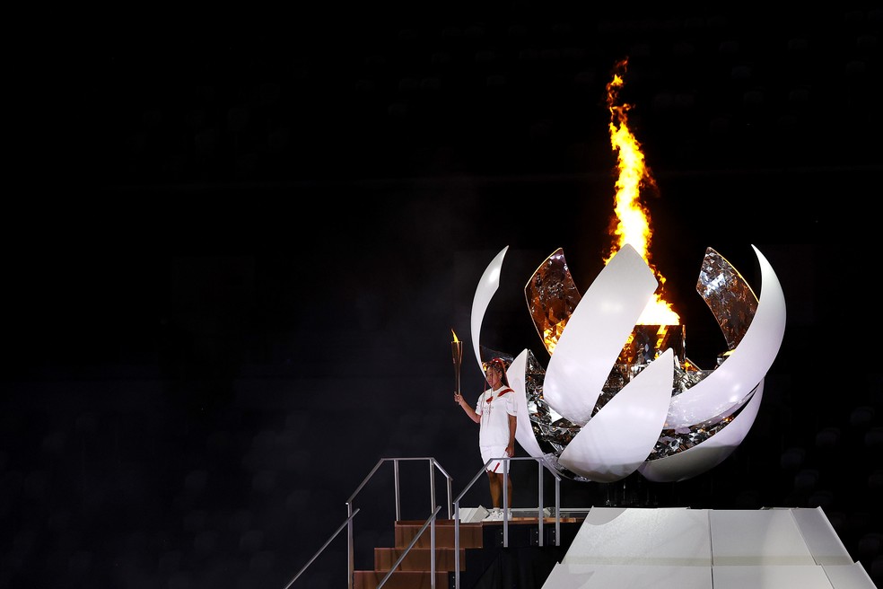 Naomi Osaka acende pira olímpica na cerimônia de abertura de Tóquio 2020 — Foto: Maddie Meyer/Getty Images