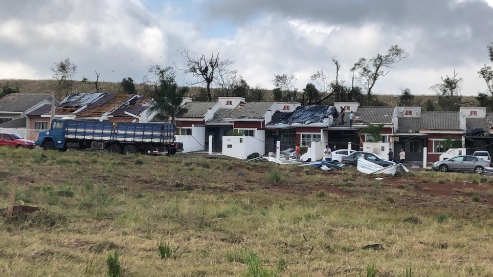 Campos Novos (SC) após tornado atingir casas  — Foto: Ascom Campos Novos/Divulgação