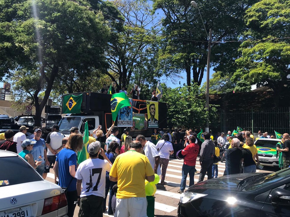 Manifestação a favor de Bolsonaro em Jundiaí (SP) neste domingo (21) — Foto: Vinícius Whitehead/G1 