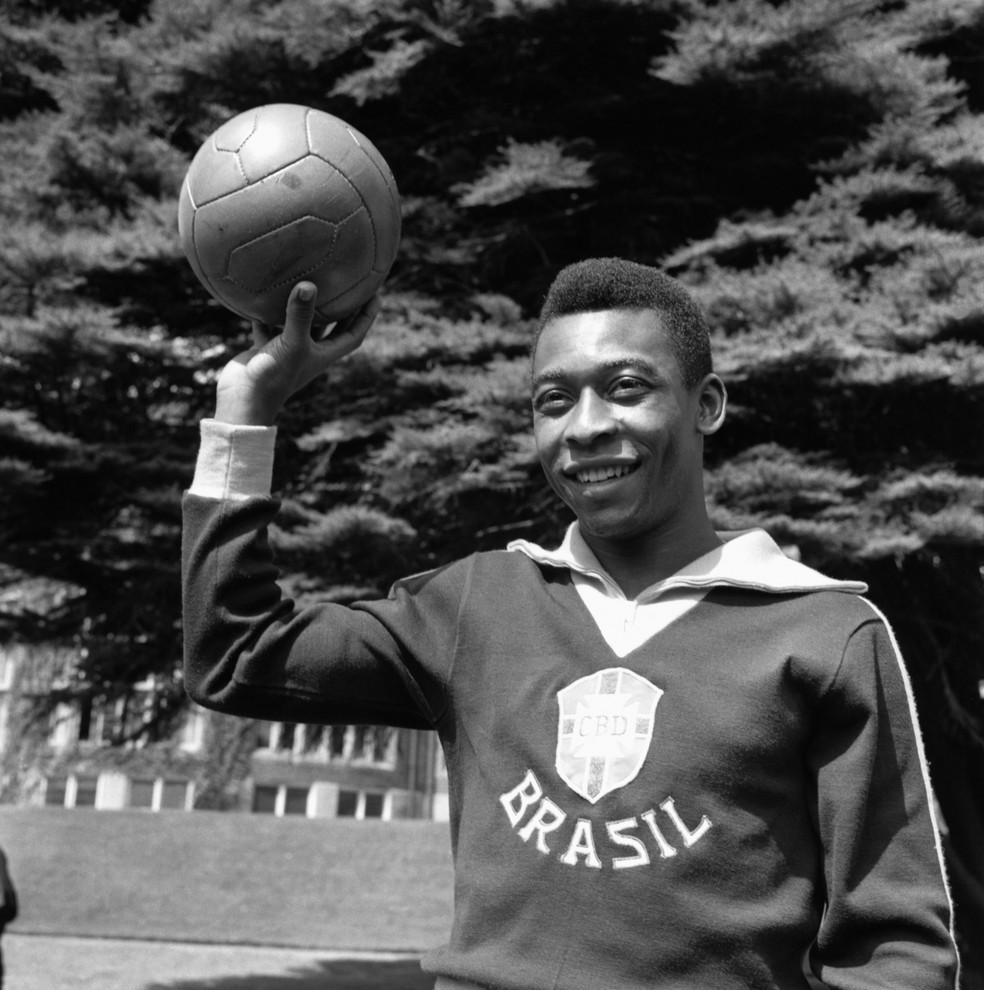 Pelé em 1963 com o uniforme da Seleção Brasileira — Foto: Getty Images