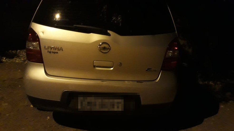 Carro utilizado no assalto a um pr&eacute;dio em Rio Preto &mdash; Foto: Arquivo Pessoal