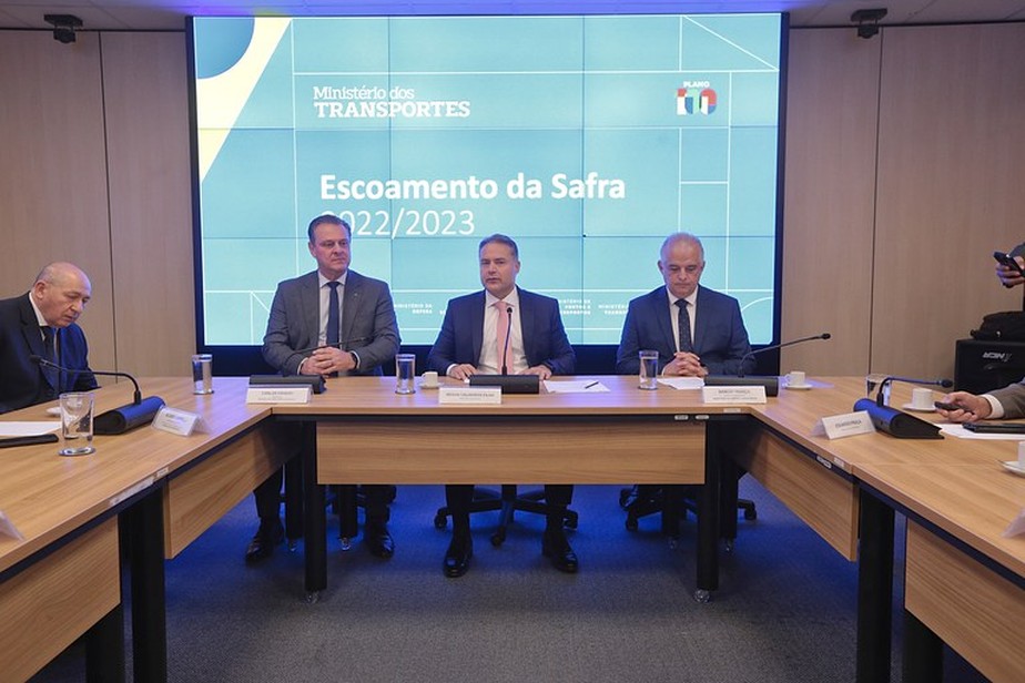 Ministro da Agricultura, Carlos Fávaro, participou da reunião de planejamento do escoamento da safra 2022/2023