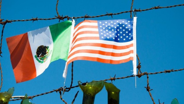 Bandeiras do México e dos Estados Unidos (Foto: Getty Images via BBC)