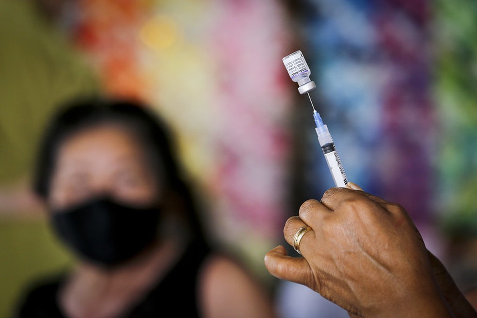 Vacinação contra Covid-19 no DF — Foto: Breno Esaki/Agência Saúde DF