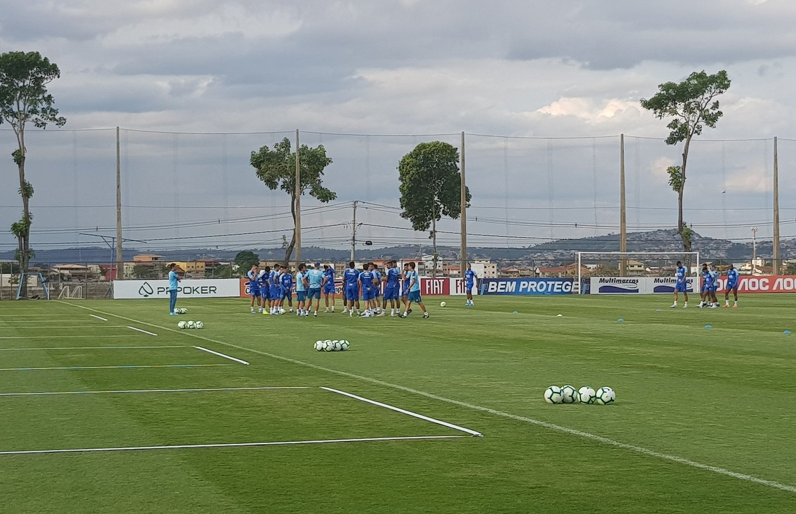 Abel Braga fecha treino dos titulares, antes de jogo decisivo contra Avaí