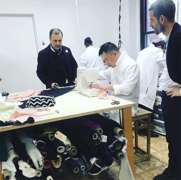 Atelier Caito for Herve Pierre The first collection of 12 pieces under the designer’s own name in New York today. (Foto: @suzymenkesvogue)