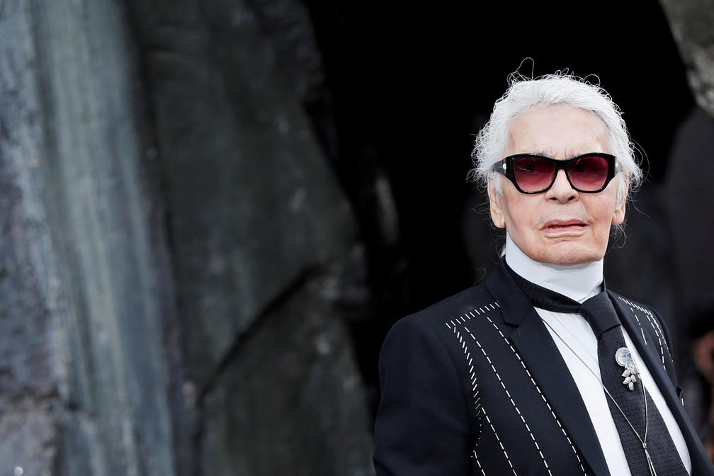 Karl Lagerfeld durante apresentação da coleção Primavera Verão 2018 da Chanel, em Paris — Foto: REUTERS/Gonzalo Fuentes/Arquivo