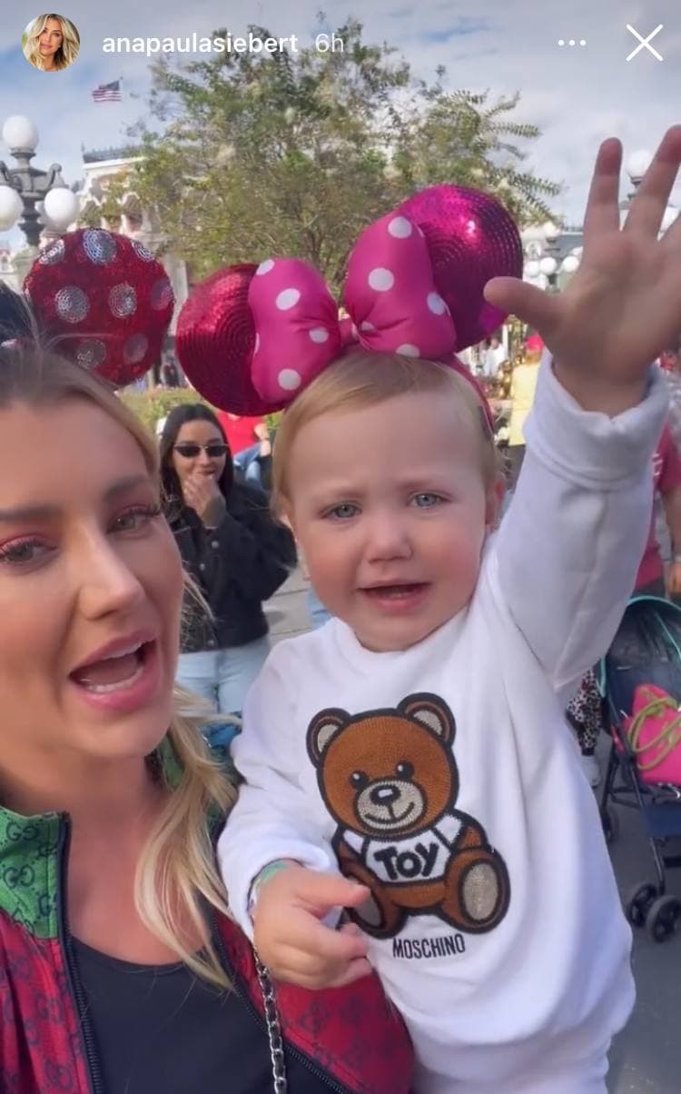 Ana Paula Siebert encanta ao mostrar passeio em família na Disney (Foto: Reprodução / Instagram)