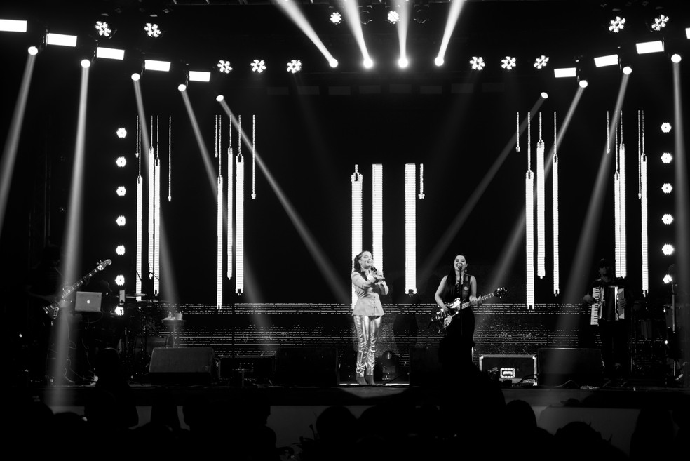 Maiara e Maraísa fizeram show beneficiente no lugar de Marília Mendonça em Barretos — Foto: Leandro Joaquim