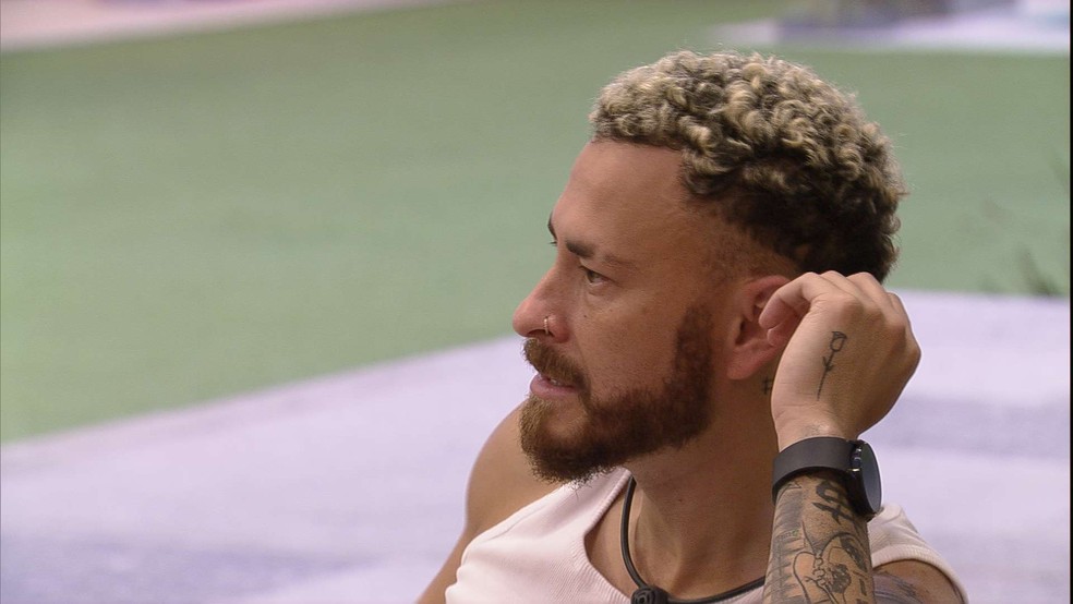 Após crítica de sister, Fred desabafa atitudes no BBB 23: 'Semana carregada de ódio' — Foto: Globo
