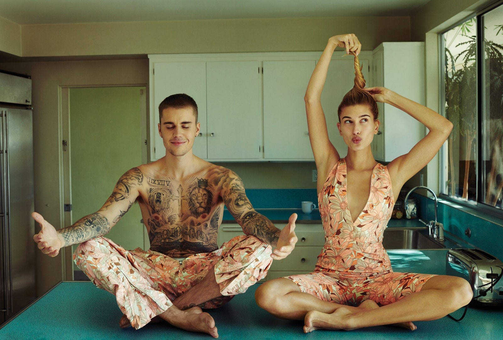 Justin e Hailey Bieber (Foto: Reprodução / Vogue US / Annie Leibovitz)