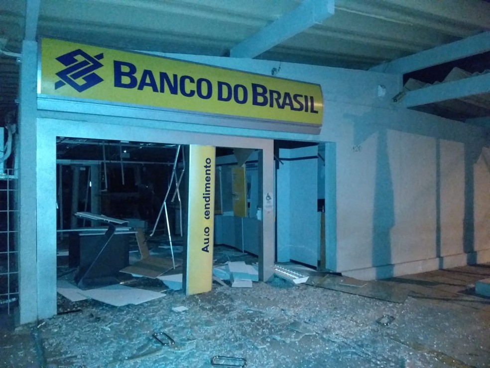 Agência bancária foi explodida em Venturosa — Foto: Reprodução/WhatsApp