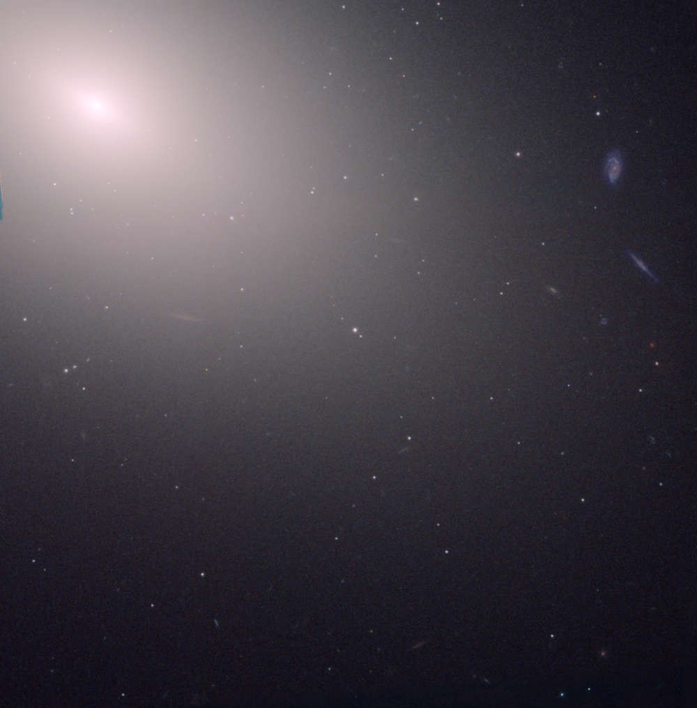 A galáxia M59, distante em 60 milhões de anos-luz de nós, terráqueos (Foto: Dominion Astrophysical Observatory)