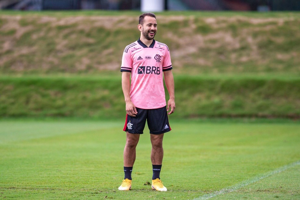 Everton Ribeiro durante treino do Flamengo — Foto: Marcelo Cortes/Flamengo
