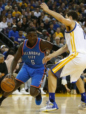 Victor Oladipo e Klay Thompson Warriors x Thunder NBA (Foto: Getty) Victor Oladipo e Klay Thompson Warriors x Thunder NBA (Foto: Getty)