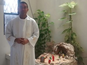 Padre Marcelo, católico, celebra o Natal em João Pessoa (Foto: Nilda Vaz / Arquivo Pessoal)