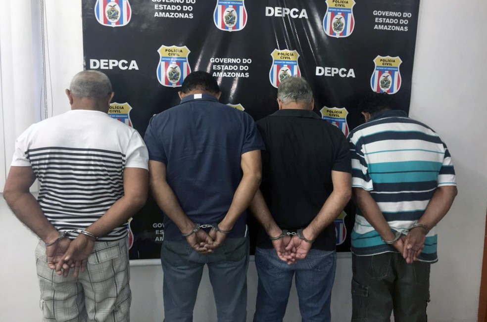 Suspeitos foram presos após cumprimento de mandado de prisão (Foto: Polícia Civil/Divulgação)