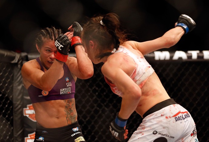 MMA, UFC Phoenix, Claudia Gadelha e Joanna Jedrzejczyk (Foto: Getty Images) MMA, UFC Phoenix, Claudia Gadelha e Joanna Jedrzejczyk (Foto: Getty Images)