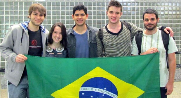 Alunos que integram a equipe brasileira da competição (Foto: Divulgação)
