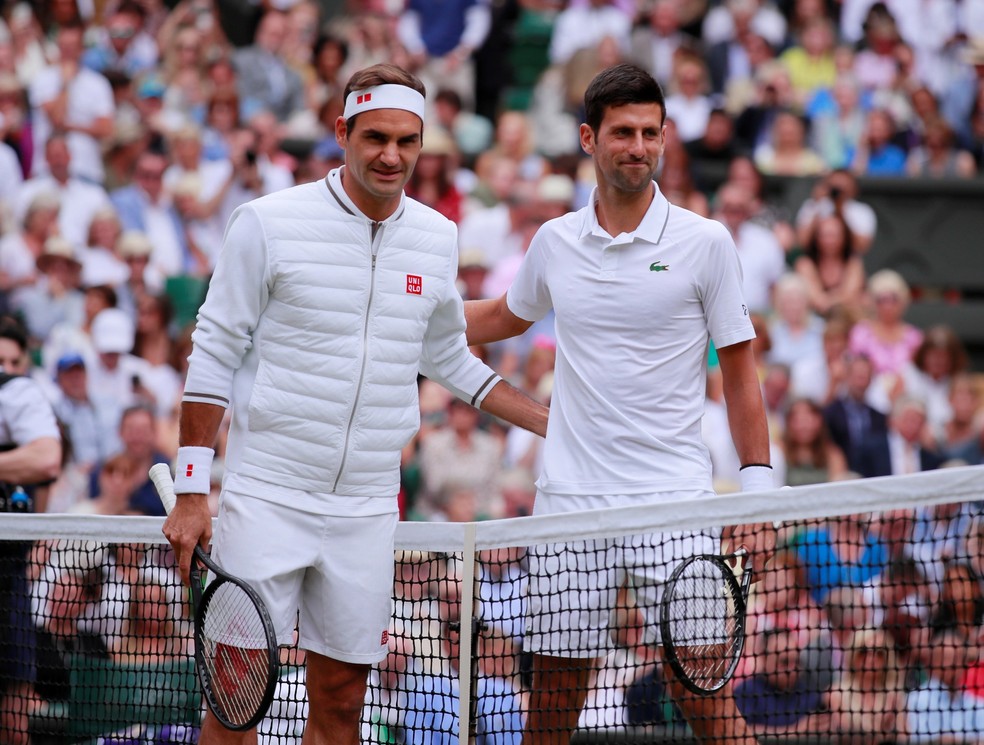 Roger Federer e Novak Djokovic final de Wimbledon — Foto: REUTERS/Andrew Couldridge