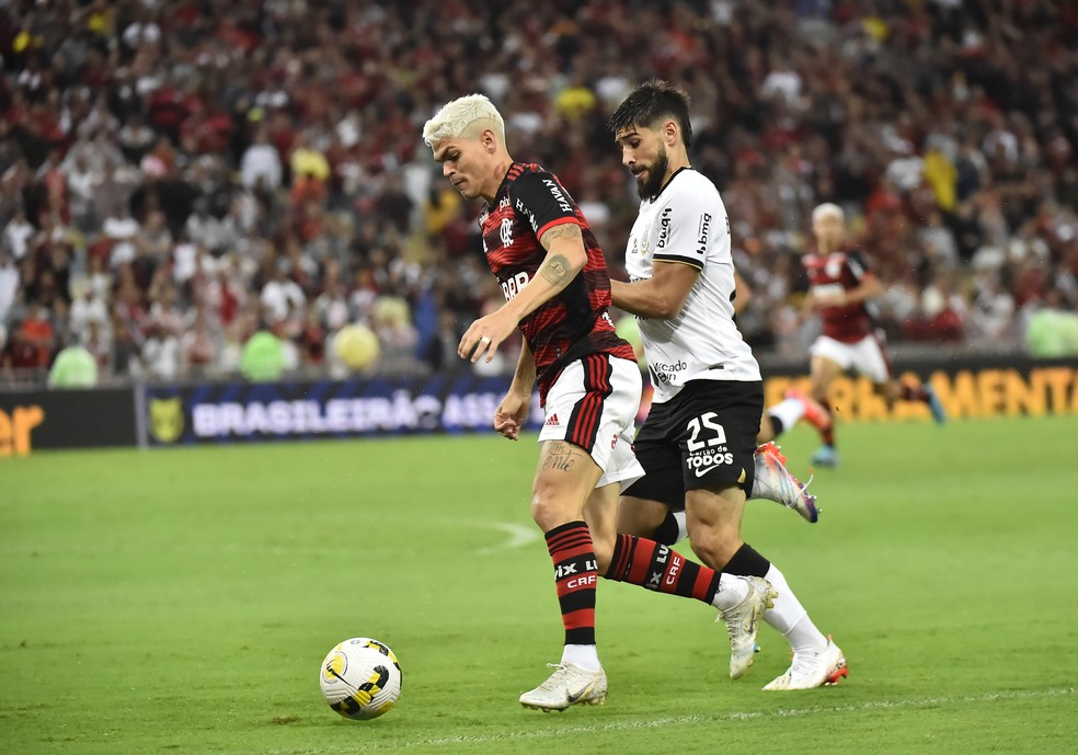 Com semana movimentada para os canhotos, Flamengo avança e está próximo de comprar Ayrton Lucas