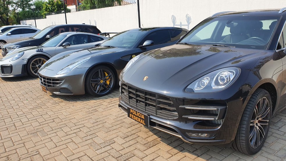 Quatro carros de luxo foram apreendidos em Maringá — Foto: RPC Maringá