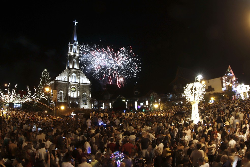 Réveillon no Natal Luz de Gramado atrai público de quase ...