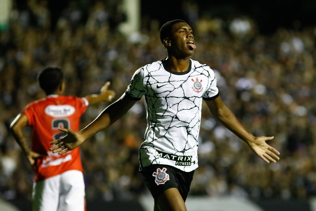 Corinthians inicia 2022 com elenco recheado de garotos da base 