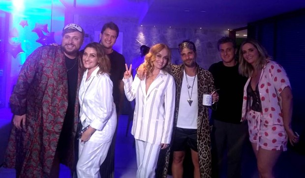 Léo Fuchs com Angélica, Luciano Huck e mais convidados na festa do pijama (Foto: Reprodução/Instagram)