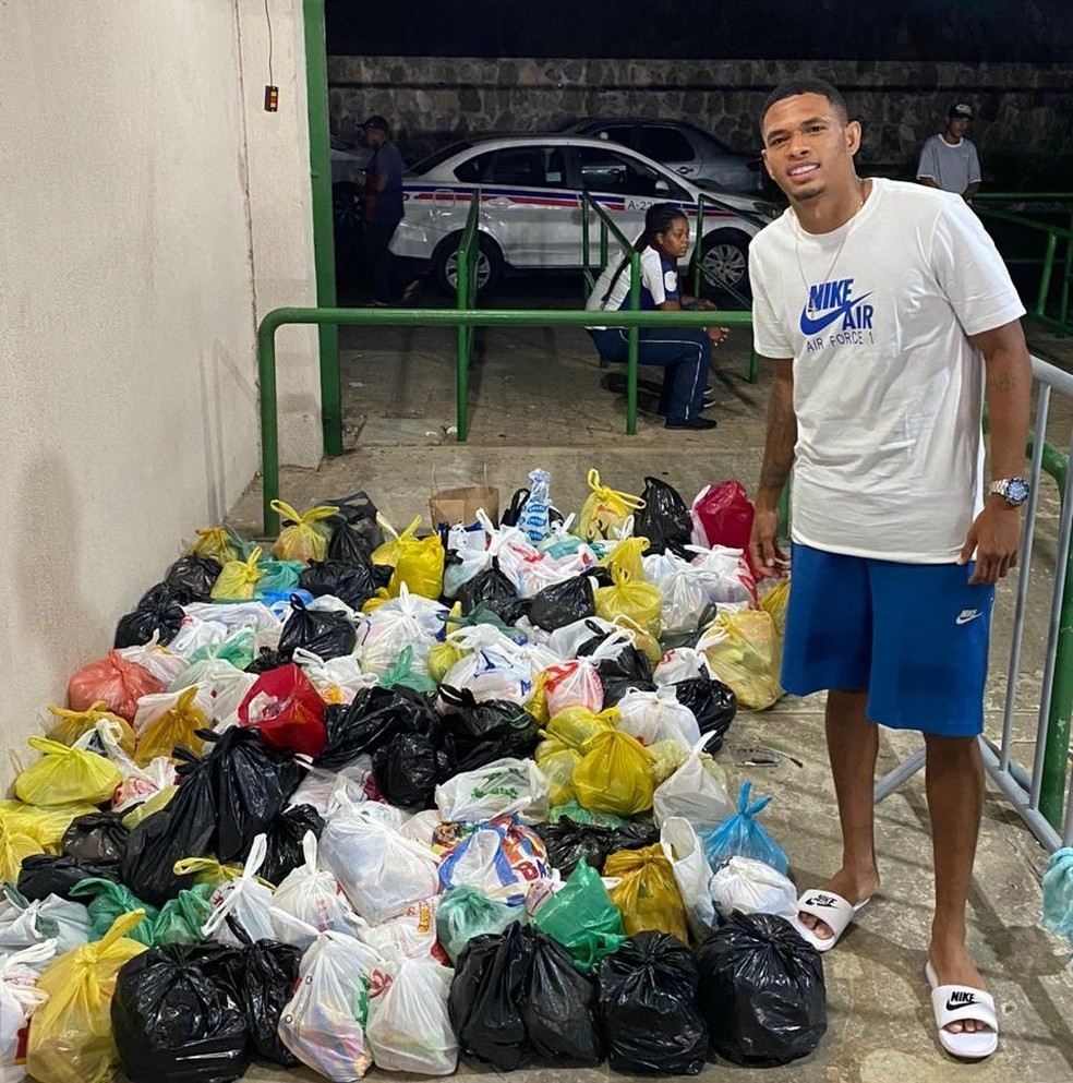 Diego Rosa marca presença em partida do Bahia feminino — Foto: Divulgação/EC Bahia