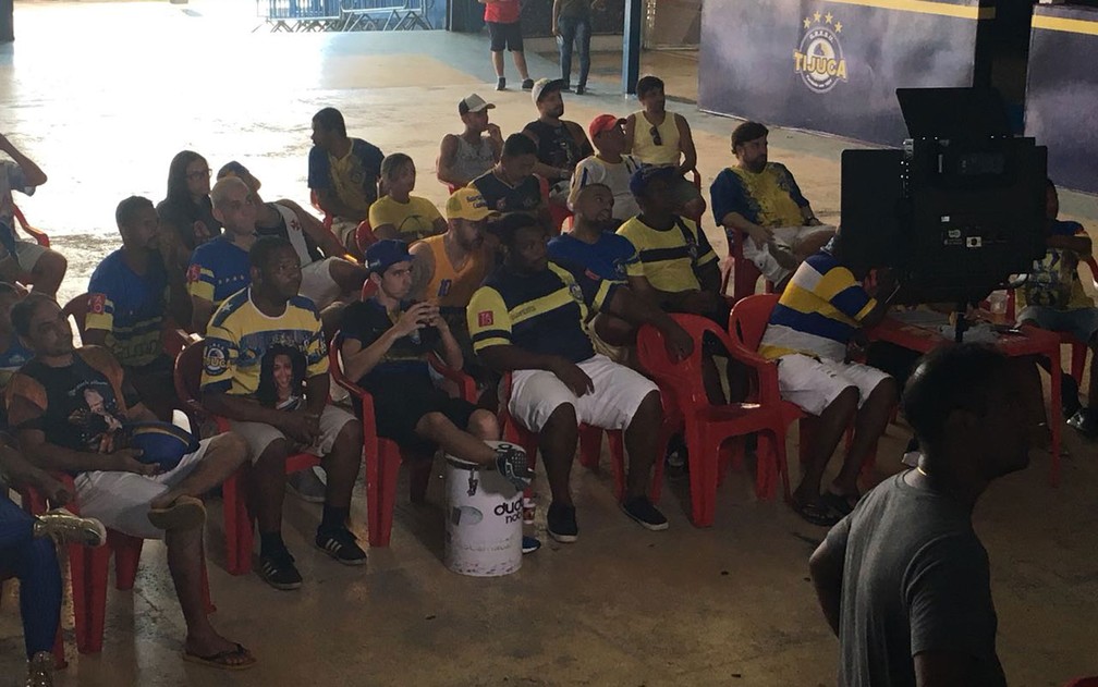 Integrantes da Unidos da Tijuca na quadra da escola (Foto: Marcelo Elizardo / TV Globo)