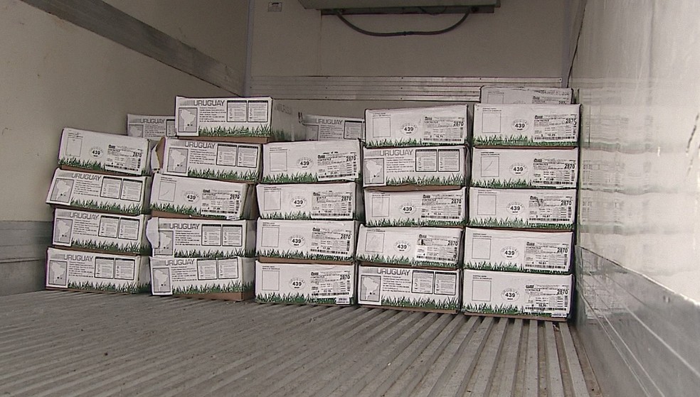 Segundo a polÃ­cia, uma carga de 15 toneladas de picanha uruguaia avaliada em R$ 1,2 milhÃ£o, foi roubada no fim de semana em ItajaÃ­ (SC) (Foto: ReproduÃ§Ã£o/RPC)