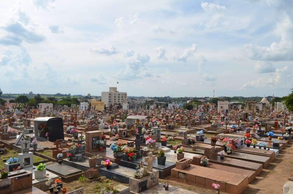 Cemit&eacute;rio Nossa Senhora do Carmo em S&atilde;o Carlos (SP) &mdash; Foto: G1/ Claudinei Junior